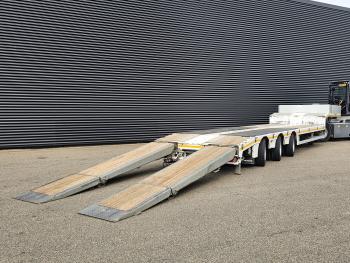 MAX 110 / 3 X STEERING AXLE / HYDRAULIC RAMP